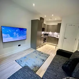 Contemporary Flat In Prime Centre Edinburgh