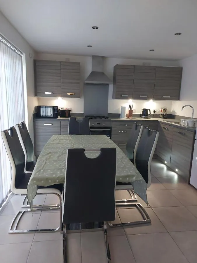 Beautiful 4-Bedroom House With Private Garden & Parking Edinburgh United Kingdom