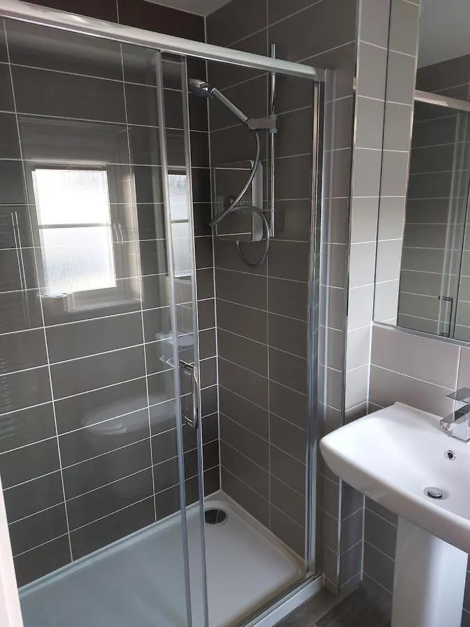 Beautiful 4-Bedroom House With Private Garden & Parking Edinburgh Holiday home