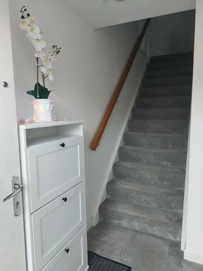 Beautiful 4-Bedroom House With Private Garden & Parking Edinburgh 0*,