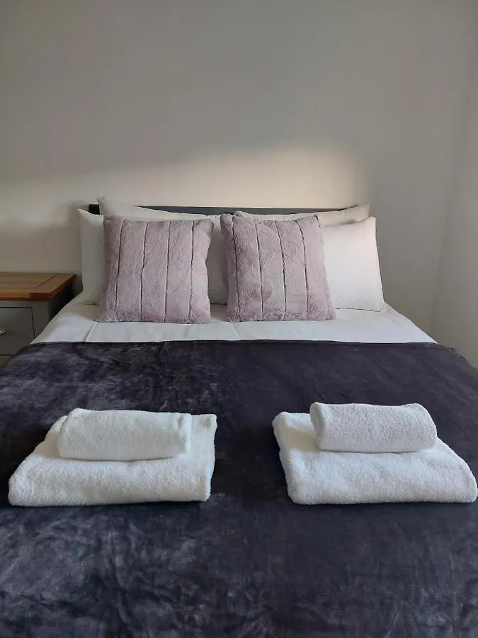 Holiday home Beautiful 4-Bedroom House With Private Garden & Parking Edinburgh
