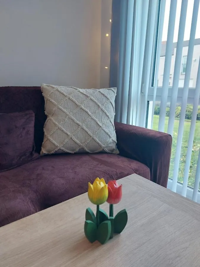 Beautiful 4-Bedroom House With Private Garden & Parking Edinburgh 0*,