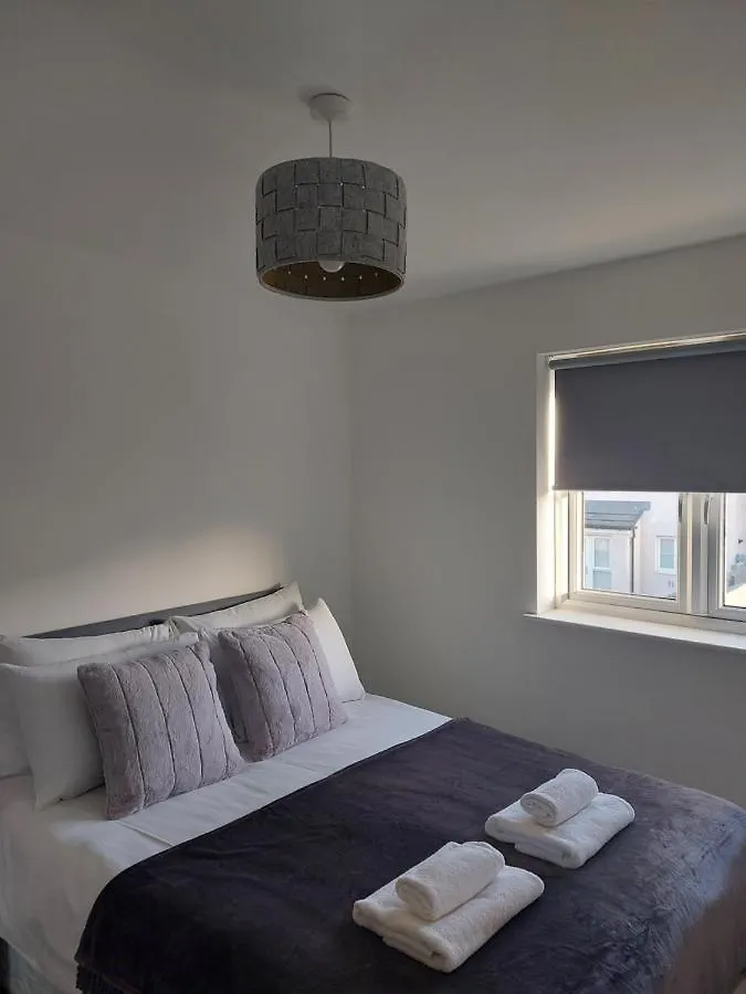 Beautiful 4-Bedroom House With Private Garden & Parking Edinburgh Holiday home