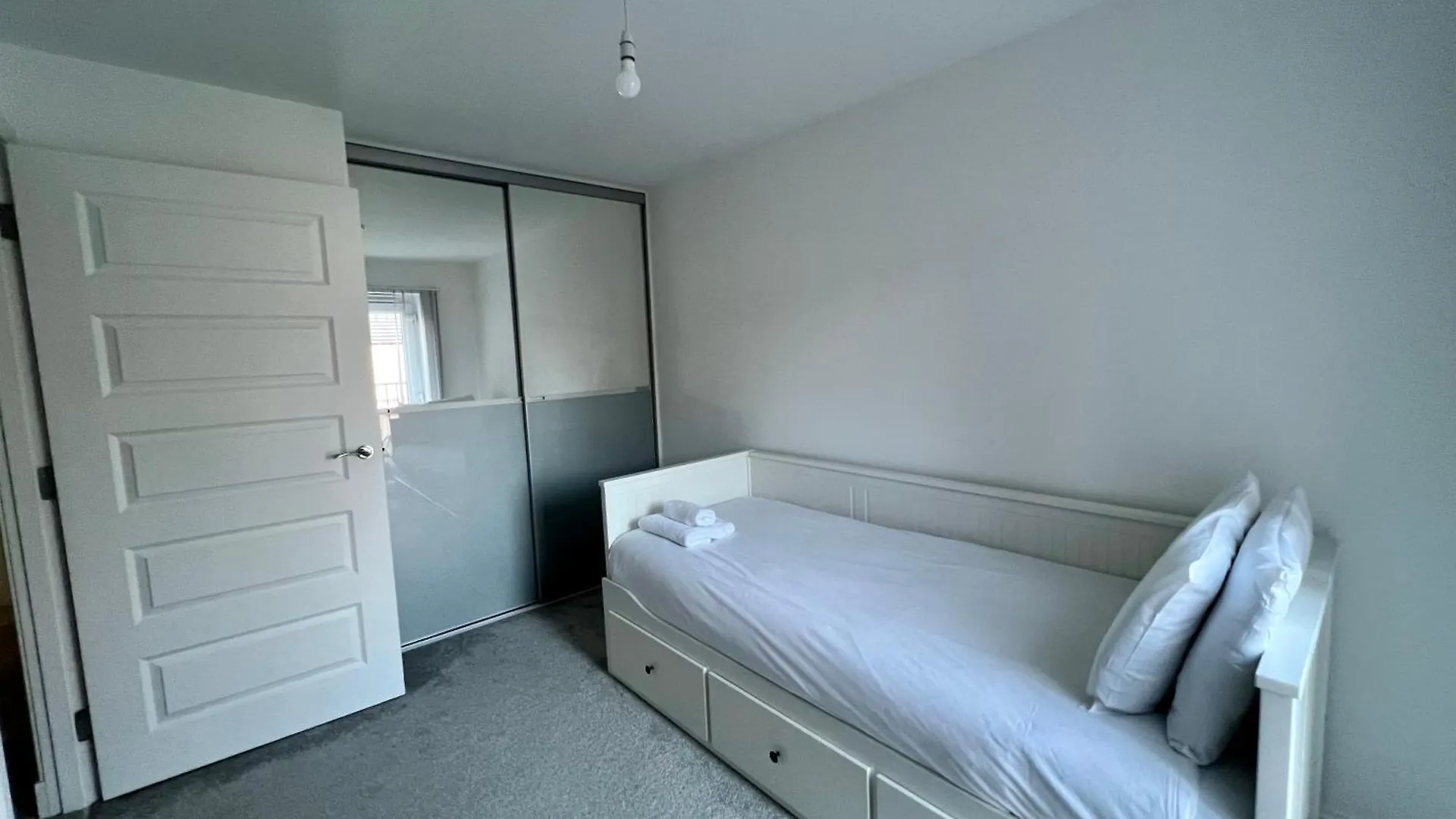 Holiday home Beautiful 4-Bedroom House With Private Garden & Parking Edinburgh