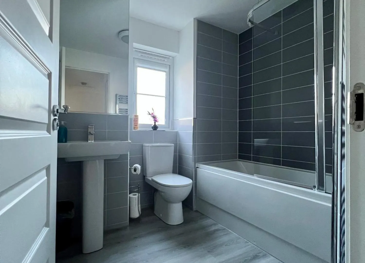 Beautiful 4-Bedroom House With Private Garden & Parking Edinburgh United Kingdom